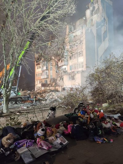 Рятувальники у Тернополі розбирають завали будинків, листопад 2025 Рятувальники у Тернополі розбирають завали будинків, листопад 2025