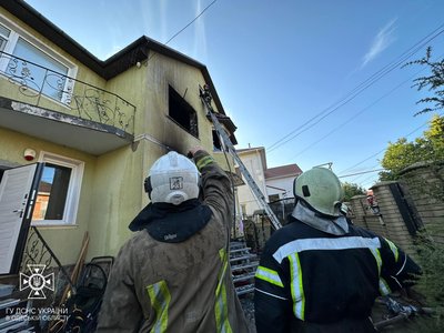 В Одесі через пожежу госпіталізували чоловіка та дівчинку В Одесі через пожежу госпіталізували чоловіка та дівчинку