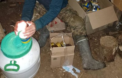 "Мені кажуть — я фея тепла": як одеситка допомагає військовим окопними свічками "Мені кажуть — я фея тепла": як одеситка допомагає військовим окопними свічками