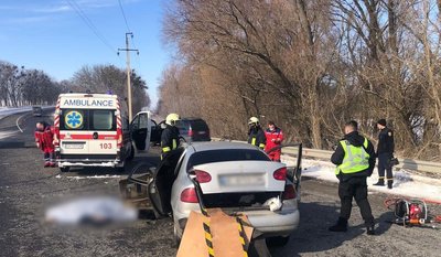 Загинули водій і пасажирка, ще одна людина — в лікарні: на Черкащині сталася ДТП Загинули водій і пасажирка, ще одна людина — в лікарні: на Черкащині сталася ДТП