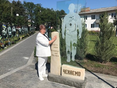 "Молимось… Чекаємо…": в Андрушівці на Алеї Героїв відкрили стелу безвісти зниклим героям російсько-української війни "Молимось… Чекаємо…": в Андрушівці на Алеї Героїв відкрили стелу безвісти зниклим героям російсько-української війни