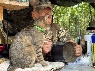 розписує гільзи військовослужбовець командир танку 30-ї окремої механізованої бригади Олексій Бахмутський напрямок Донецька область 3 серпня 2024 рік розписує гільзи військовослужбовець командир танку 30-ї окремої механізованої бригади Олексій Бахмутський напрямок Донецька область 3 серпня 2024 рік