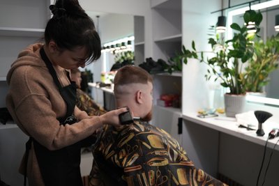 «Чоловічі стрижки» та «Бариста з нуля»: як жінки в Лебедині безоплатно здобули новий фах «Чоловічі стрижки» та «Бариста з нуля»: як жінки в Лебедині безоплатно здобули новий фах