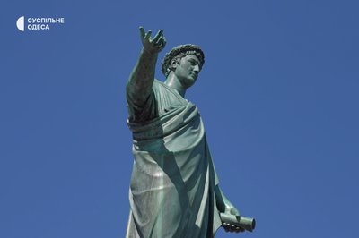 Дюк знову відкритий: в Одесі з пам’ятника повністю зняли мішки з піском Дюк знову відкритий: в Одесі з пам’ятника повністю зняли мішки з піском