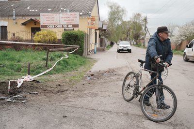 Місце влучання російського БпЛА у Чугуєві, 28 квітня 2026 року Місце влучання російського БпЛА у Чугуєві, 28 квітня 2026 року