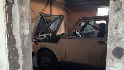 Пошкоджена внаслідок обстрілу будівля СТО та автомобіль Краматорськ Донецька область 7 липня 2025 рік Пошкоджена внаслідок обстрілу будівля СТО та автомобіль Краматорськ Донецька область 7 липня 2025 рік