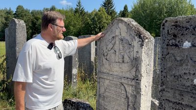 На одній з мацев зображений корабель На одній з мацев зображений корабель