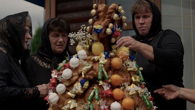 Роблять на похорон, щоби віддати шану: як у селах Буковини зберігають традицію поминального деревця | "Жива спадщина" Роблять на похорон, щоби віддати шану: як у селах Буковини зберігають традицію поминального деревця | "Жива спадщина"