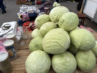 Свіжа капуста по 25 грн, квашена — по 100: які ціни на ринку Буковини Свіжа капуста по 25 грн, квашена — по 100: які ціни на ринку Буковини