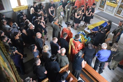 На Закарпатті попрощалися із полеглим на війні Василем Паденичем На Закарпатті попрощалися із полеглим на війні Василем Паденичем