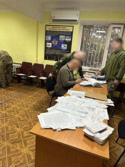 Переправляли чоловіків через кордон: серед підозрюваних — екскерівник обласного військкомату Переправляли чоловіків через кордон: серед підозрюваних — екскерівник обласного військкомату