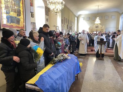У Полтаві прощаються із військовими Сергієм Профатилом та Олексієм Пупченком У Полтаві прощаються із військовими Сергієм Профатилом та Олексієм Пупченком