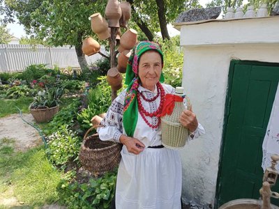 Родинні хустки, рушники та сорочки, яким понад півстоліття: історія Людмили Степаненко з Житомирщини Родинні хустки, рушники та сорочки, яким понад півстоліття: історія Людмили Степаненко з Житомирщини