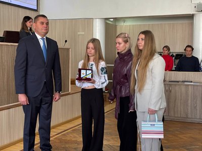 Сімох загиблих захисників відзначили нагородами «Захисник України – Герой Черкас» Сімох загиблих захисників відзначили нагородами «Захисник України – Герой Черкас»