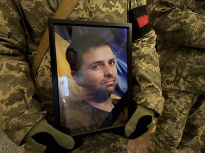 У Свято-Успенському соборі попрощались із воїнами, які обороняли Україну У Свято-Успенському соборі попрощались із воїнами, які обороняли Україну