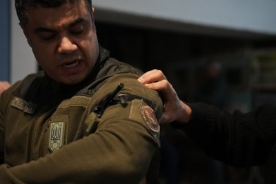 "Те, чому він навчає — не книжка, а практика": як іноземець проводить заняття з тактичної медицини на Сумщині "Те, чому він навчає — не книжка, а практика": як іноземець проводить заняття з тактичної медицини на Сумщині