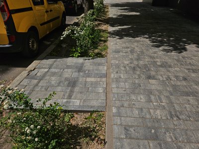 Нова плитка та старі ями – який вигляд мають тротуари на Покровській у Житомирі Нова плитка та старі ями – який вигляд мають тротуари на Покровській у Житомирі