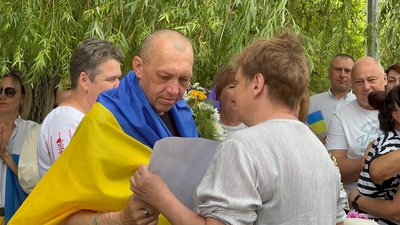 "Те, що я зараз стою перед вами, — це диво", — прикордонник з Житомирщини був у російському полоні понад три роки