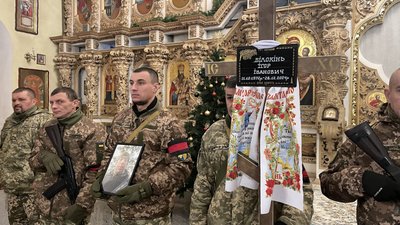 У Полтаві попрощались із військовими Миколою Копніним та Ігорем Білоконем. У Полтаві попрощались із військовими Миколою Копніним та Ігорем Білоконем.