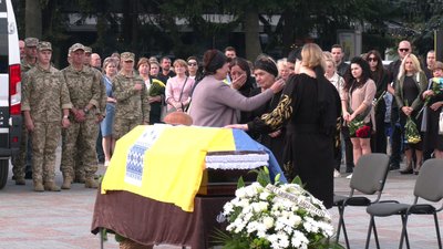 У Рівному попрощались з військовим Дмитром Гордійчуком У Рівному попрощались з військовим Дмитром Гордійчуком