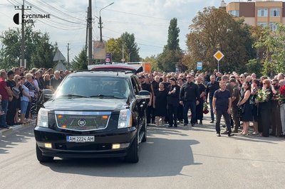 «За цю громаду він боровся»: на Київщині попрощалися з загиблим головою Дмитрівської громади Тарасом Дідичем «За цю громаду він боровся»: на Київщині попрощалися з загиблим головою Дмитрівської громади Тарасом Дідичем