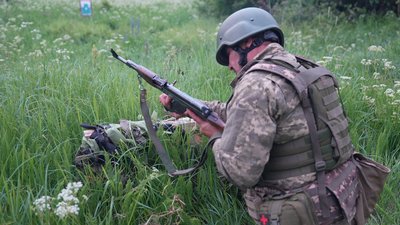 "Треба вчиться, щоб вижити". Як тренуються захисники Сумщини