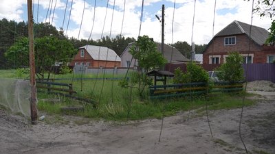 "За один день чотири влучання". Баранівку у Сумах планують закрити антидроновими сітками "За один день чотири влучання". Баранівку у Сумах планують закрити антидроновими сітками