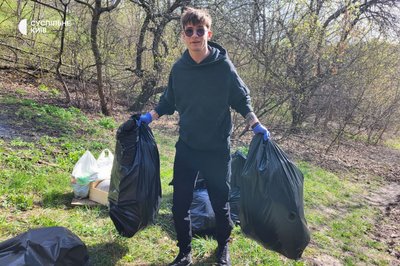 "Тривають суди, щоб він залишився зеленою зоною": кияни провели толоку в Протасовому Яру "Тривають суди, щоб він залишився зеленою зоною": кияни провели толоку в Протасовому Яру
