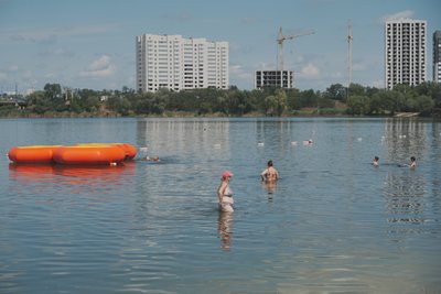 Річка і пляж на Журавлівці у Харкові Річка і пляж на Журавлівці у Харкові