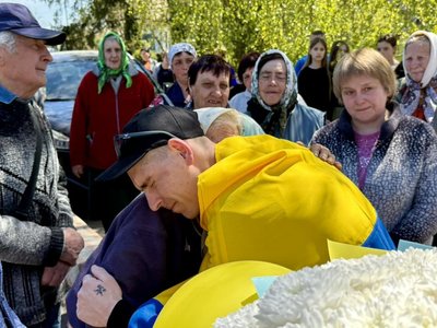 На Вінниччині зустріли звільненого з полону Едуарда Арсенчука На Вінниччині зустріли звільненого з полону Едуарда Арсенчука