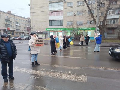 День соборності: у Хмельницькому волонтери влаштували акцію "Хвилина мовчання" День соборності: у Хмельницькому волонтери влаштували акцію "Хвилина мовчання"