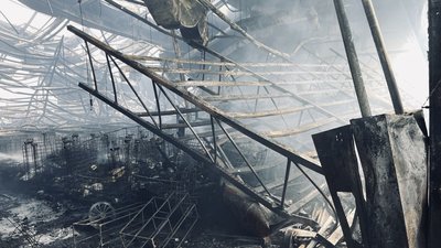 Війська РФ вдарили по торговельному центру Кривого Рогу: що відбувається на місці події Війська РФ вдарили по торговельному центру Кривого Рогу: що відбувається на місці події