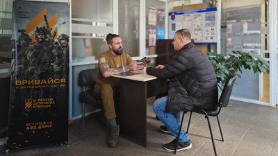 "Ми шукаємо своїх": у Полтаві триває інформаційний тур 3-ї окремої штурмової бригади "Ми шукаємо своїх": у Полтаві триває інформаційний тур 3-ї окремої штурмової бригади