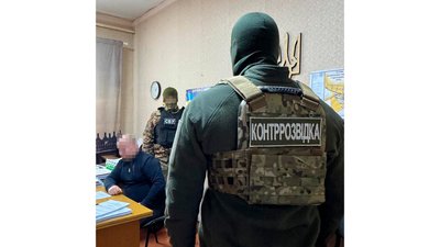 У Чернігові взяли під варту двох посадовців у справі підробки мобдоговорів, які дозволяли бронювання чоловіків У Чернігові взяли під варту двох посадовців у справі підробки мобдоговорів, які дозволяли бронювання чоловіків