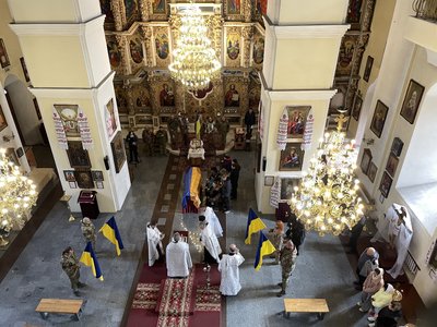 У Полтаві попрощалися із солдатом Василем Мельником, який поліг на війні У Полтаві попрощалися із солдатом Василем Мельником, який поліг на війні