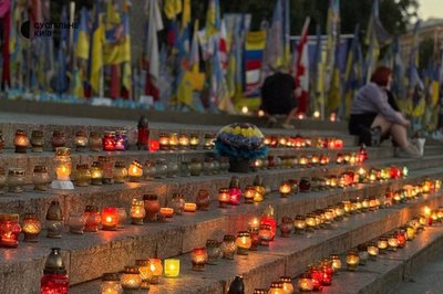 На Майдані Незалежності у Києві проходить вечір-вшанування загиблих воїнів На Майдані Незалежності у Києві проходить вечір-вшанування загиблих воїнів