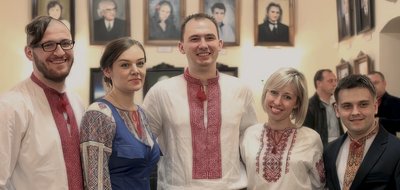 Олександр Ткачук, Леся Воронюк, Сергій Бостан, Оксана Добржанська, Михайло Павлюк на Дні Вишиванки Олександр Ткачук, Леся Воронюк, Сергій Бостан, Оксана Добржанська, Михайло Павлюк на Дні Вишиванки