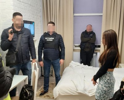 Пропонували стати моделями. Затримали киян, які заманювали дівчат у борделі Марокко Пропонували стати моделями. Затримали киян, які заманювали дівчат у борделі Марокко