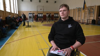 Військові та ветерани стріляли з луків у Рівному Військові та ветерани стріляли з луків у Рівному