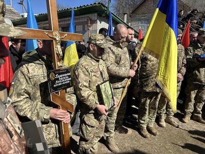 Великоберезовицька селищна рада, похорон, прощання із бійцем Великоберезовицька селищна рада, похорон, прощання із бійцем