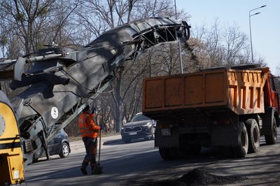 У Вінниці почали сезонний ремонт доріг: де вже працює техніка У Вінниці почали сезонний ремонт доріг: де вже працює техніка