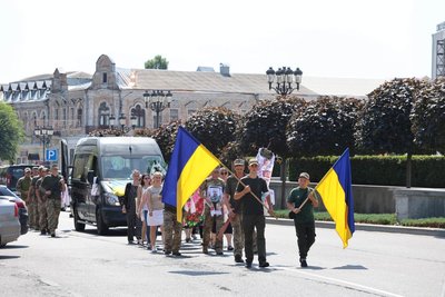 На щиті: громада Черкащини поховала захисника На щиті: громада Черкащини поховала захисника
