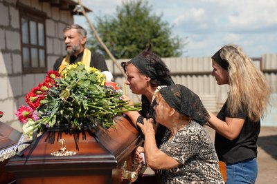 “Ця звістка просто вбила нас усіх”. У Підліснівці на Сумщині попрощались із загиблими братами “Ця звістка просто вбила нас усіх”. У Підліснівці на Сумщині попрощались із загиблими братами