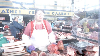 Ціни на яйця, м’ясо та паски: скільки коштує великодній кошик у Житомирі Ціни на яйця, м’ясо та паски: скільки коштує великодній кошик у Житомирі