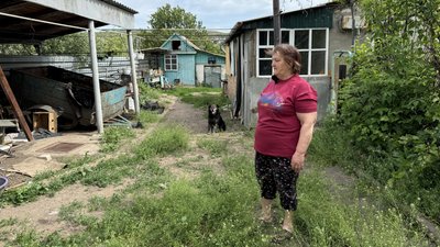 Ольга та пес Степан село Білокузьминівка Костянтинівська громада Донецька область 28 травня 2025 рік
