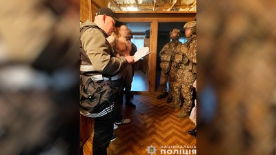 Поліція затримала двох підозрюваних у підриві банку у Чернігові Поліція затримала двох підозрюваних у підриві банку у Чернігові