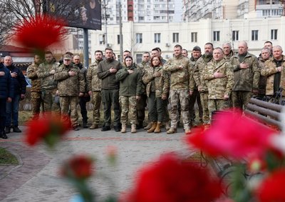 У Києві учасникам добровольчих батальйонів вручили медалі "Честь. Слава. Держава"