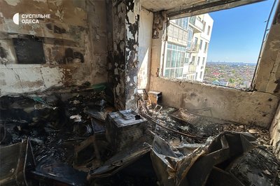 "Зустріли тривогу і вибухи в коридорі": РФ атакувала дронами житлові будинки в Одесі "Зустріли тривогу і вибухи в коридорі": РФ атакувала дронами житлові будинки в Одесі