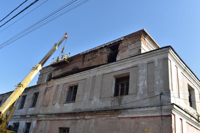 Одна з найдавніших і найбільших на заході України: на Рівненщині ремонтують дах синагоги ХVІ століття Одна з найдавніших і найбільших на заході України: на Рівненщині ремонтують дах синагоги ХVІ століття