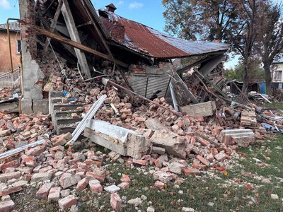 Знищена господарська будівля Знищена господарська будівля